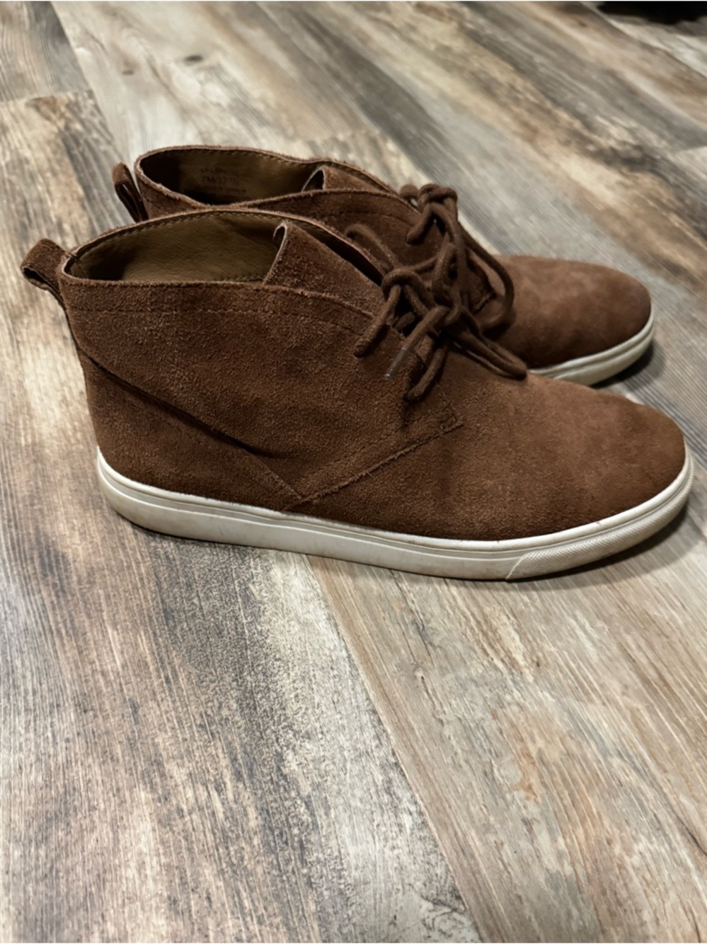 Women’s Brown Suede Lucky Brand Sneaker Size 7
